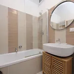 Apartament Bright Near Metro & Airport Trains *