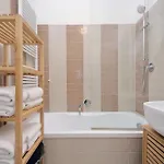 Bright Near Metro & Airport Trains Apartament Rzym