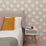 Apartament Bright Near Metro & Airport Trains *