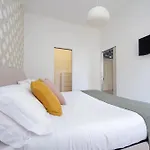 Bright Near Metro & Airport Trains Apartament Rzym