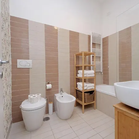 Apartament Bright Near Metro & Airport Trains