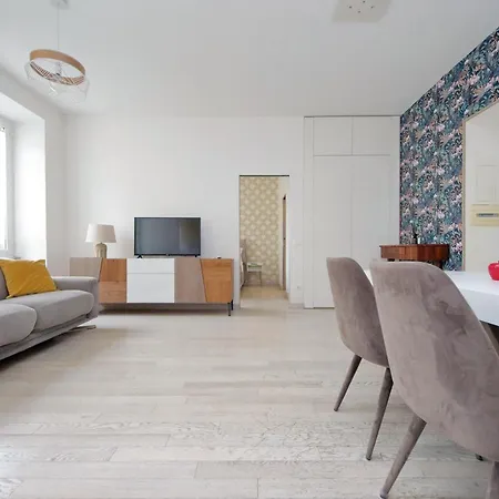 Apartament Bright Near Metro & Airport Trains