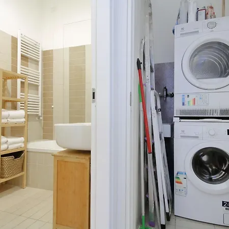 Appartement Bright Near Metro & Airport Trains