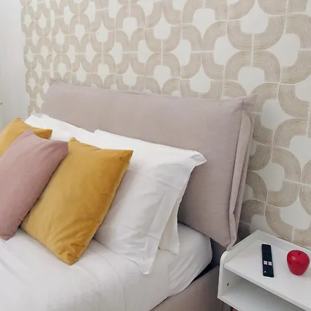 Bright Near Metro & Airport Trains Appartement *