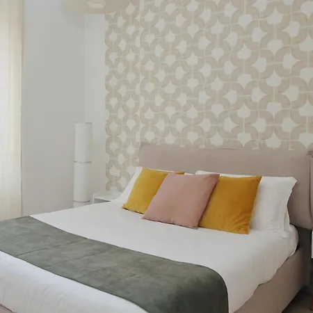 Bright Near Metro & Airport Trains Appartement