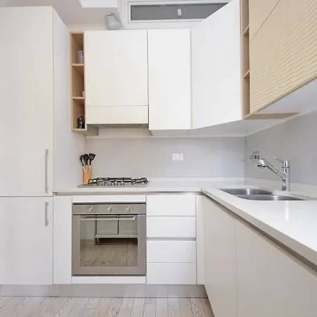 Appartement Bright Near Metro & Airport Trains